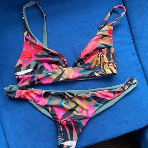 Billabong reversible suit